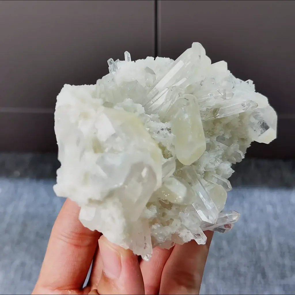 Natural Clear Quartz Cluster and Barite Symbiosis comes from Jinkouhe,Sichuan 105*85*50MM - image 2