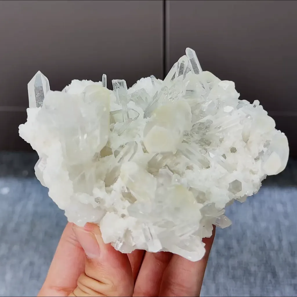 Natural Clear Quartz Cluster and Barite Symbiosis comes from Jinkouhe,Sichuan 105*85*50MM image