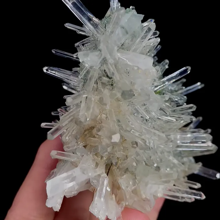 Natural Clear Quartz Cluster, Mineral Specimen: Inner Mongolia,China (105*70*75MM) - image 3