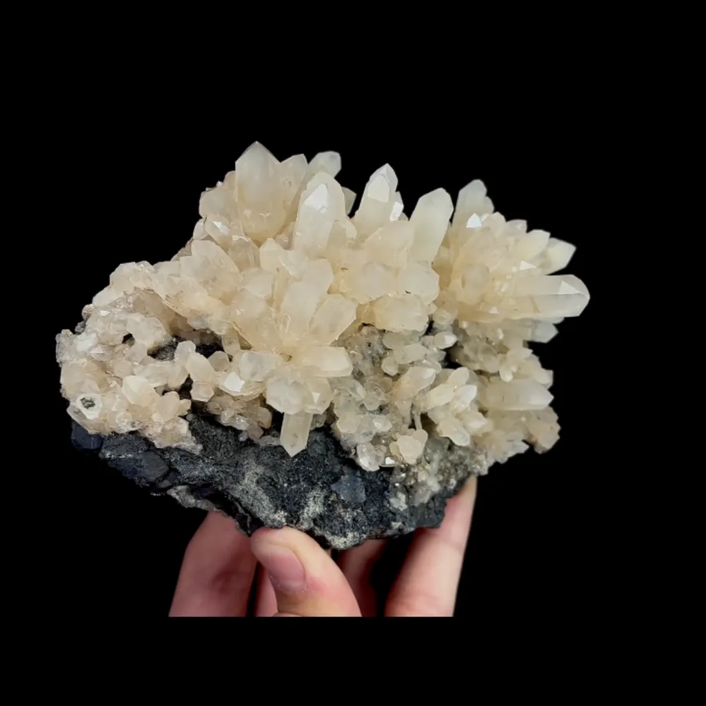 Natural Clear Quartz Cluster, Mineral Specimen: Inner Mongolia,China (130*95*60MM) - image 2