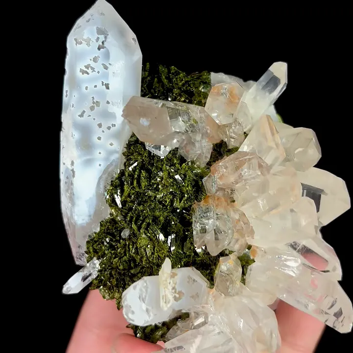 Natural Clear Quartz Cluster with Epidote, Mineral Specimen:Meigu,Sichuan (70*95*50MM) - image 4