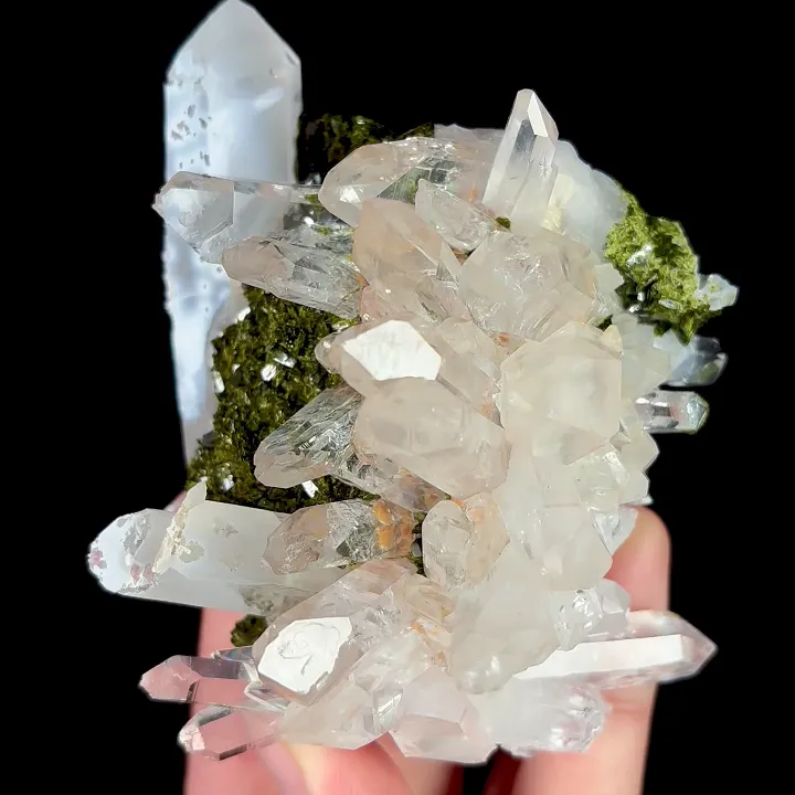 Natural Clear Quartz Cluster with Epidote, Mineral Specimen:Meigu,Sichuan (70*95*50MM) - image 6