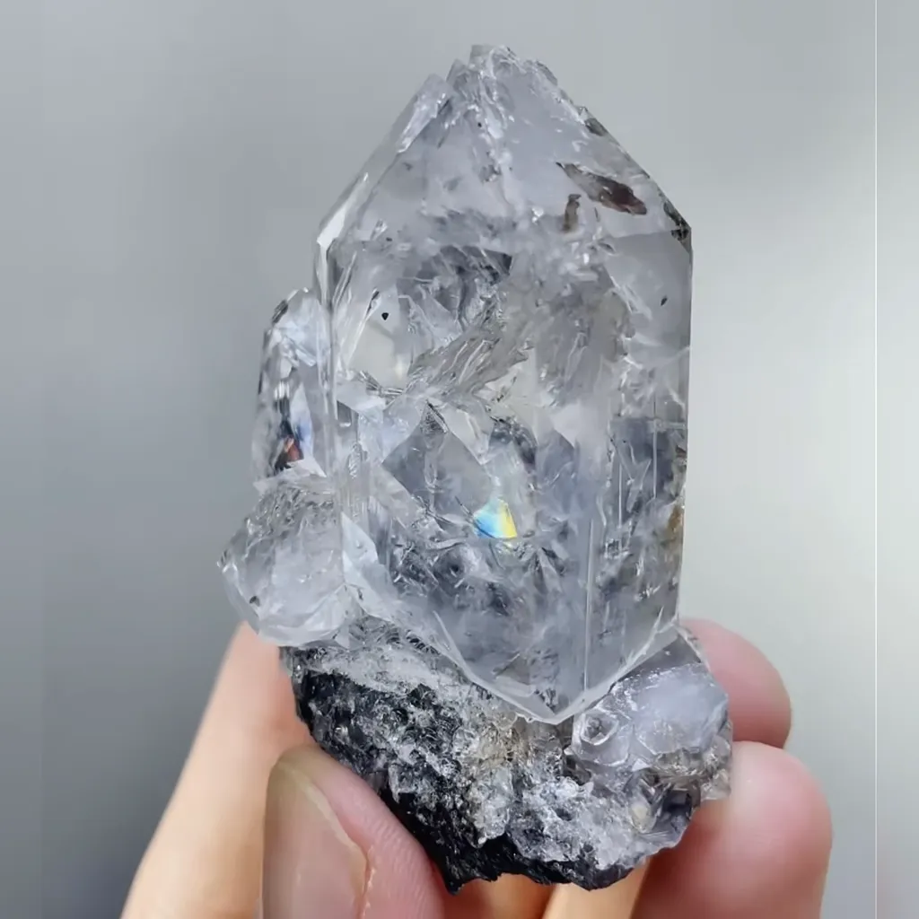 Natural Clear Quartz Tower comes from Jinlong,Guangdong 40*60*35MM image