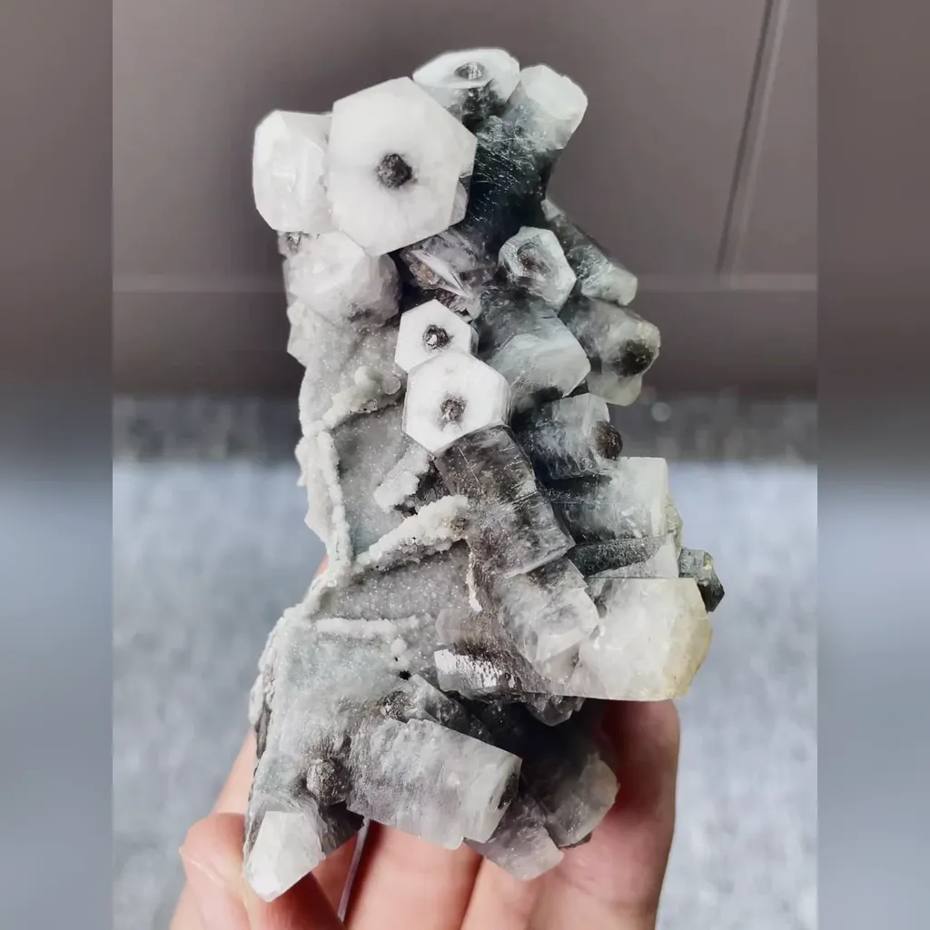 Natural Columnar Calcite comes from Fujian,China 90*55*45MM - image 2