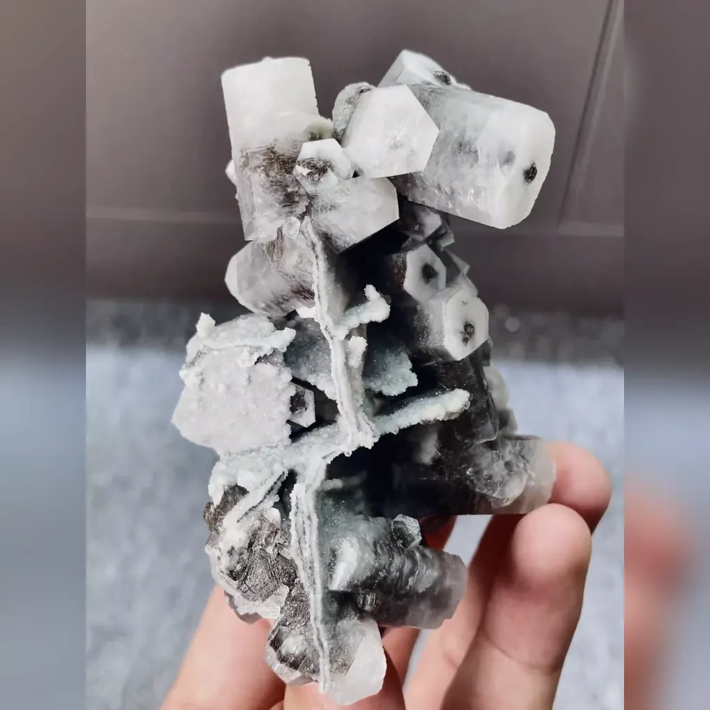 Natural Columnar Calcite comes from Fujian,China 90*55*45MM - image 4