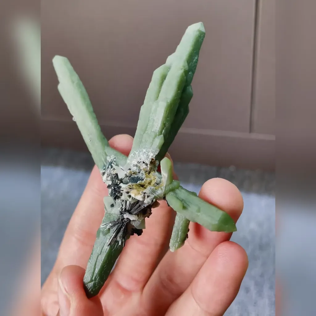 Natural Crossed Green Quartz Tower comes from Inner Mongolia,China 90*100*20MM - image 6