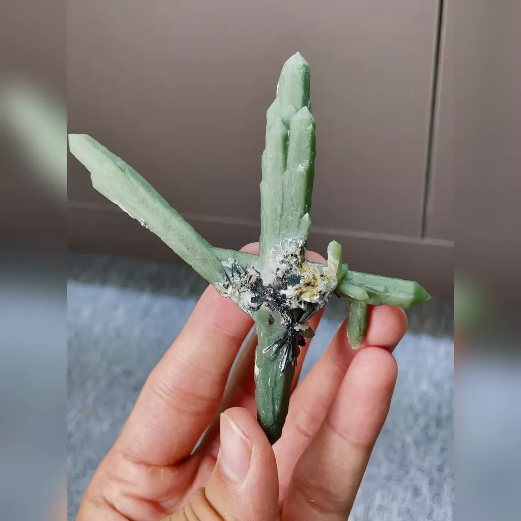 Natural Crossed Green Quartz Tower comes from Inner Mongolia,China 90*100*20MM - image 5