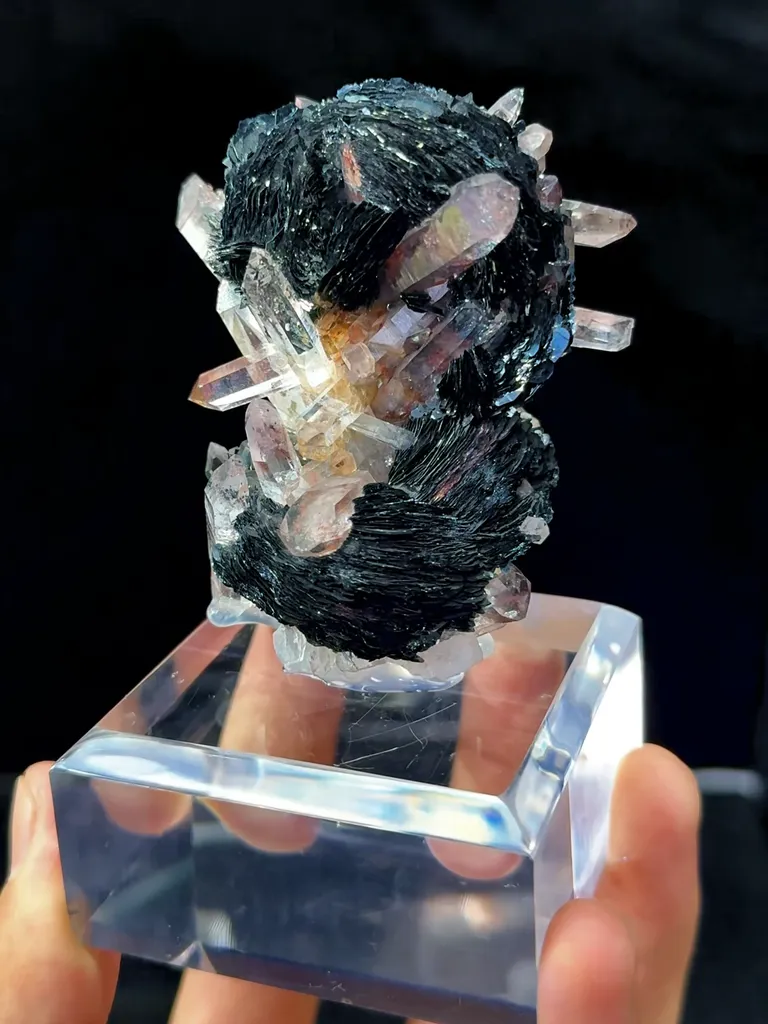 Natural Crystal and Phosphate Manganese Ore Coexist comes from Jinlong,Guangzhou 60*40*70MM - image 2