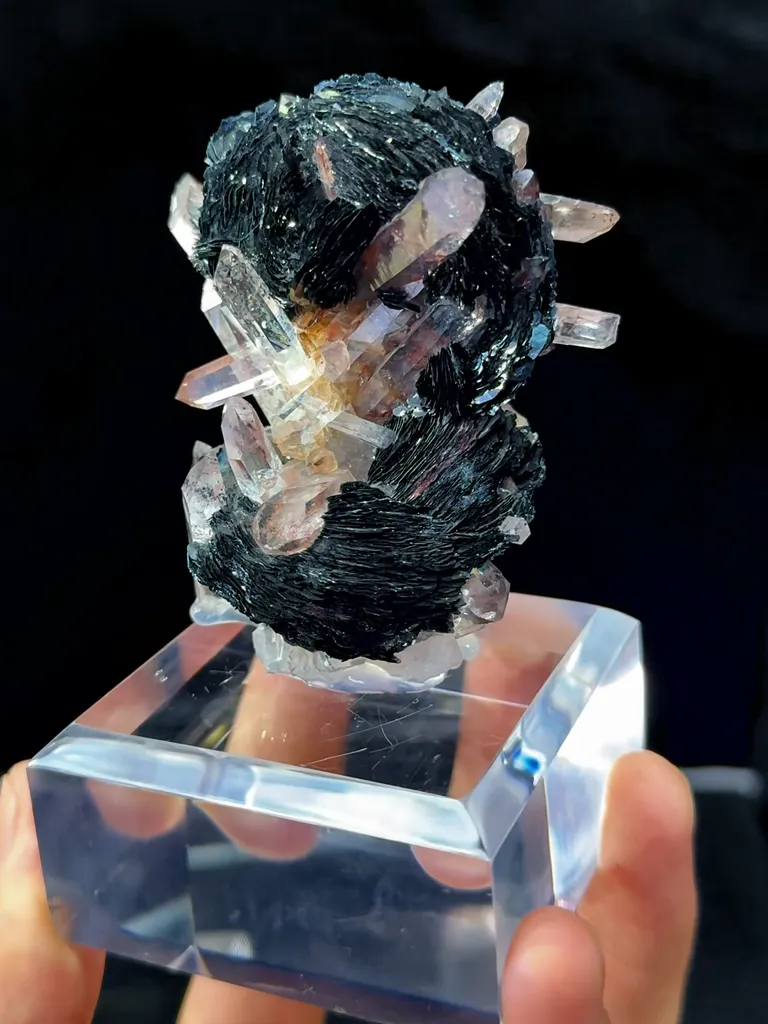 Natural Crystal and Phosphate Manganese Ore Coexist comes from Jinlong,Guangzhou 60*40*70MM - image 3