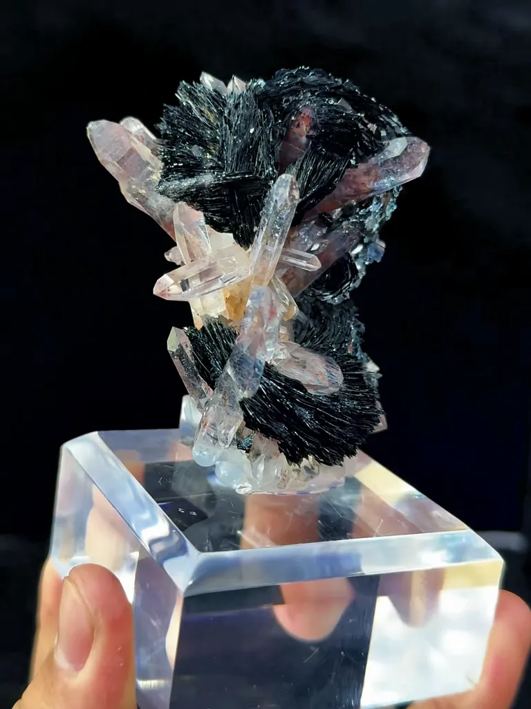 Natural Crystal and Phosphate Manganese Ore Coexist comes from Jinlong,Guangzhou 60*40*70MM - image 4