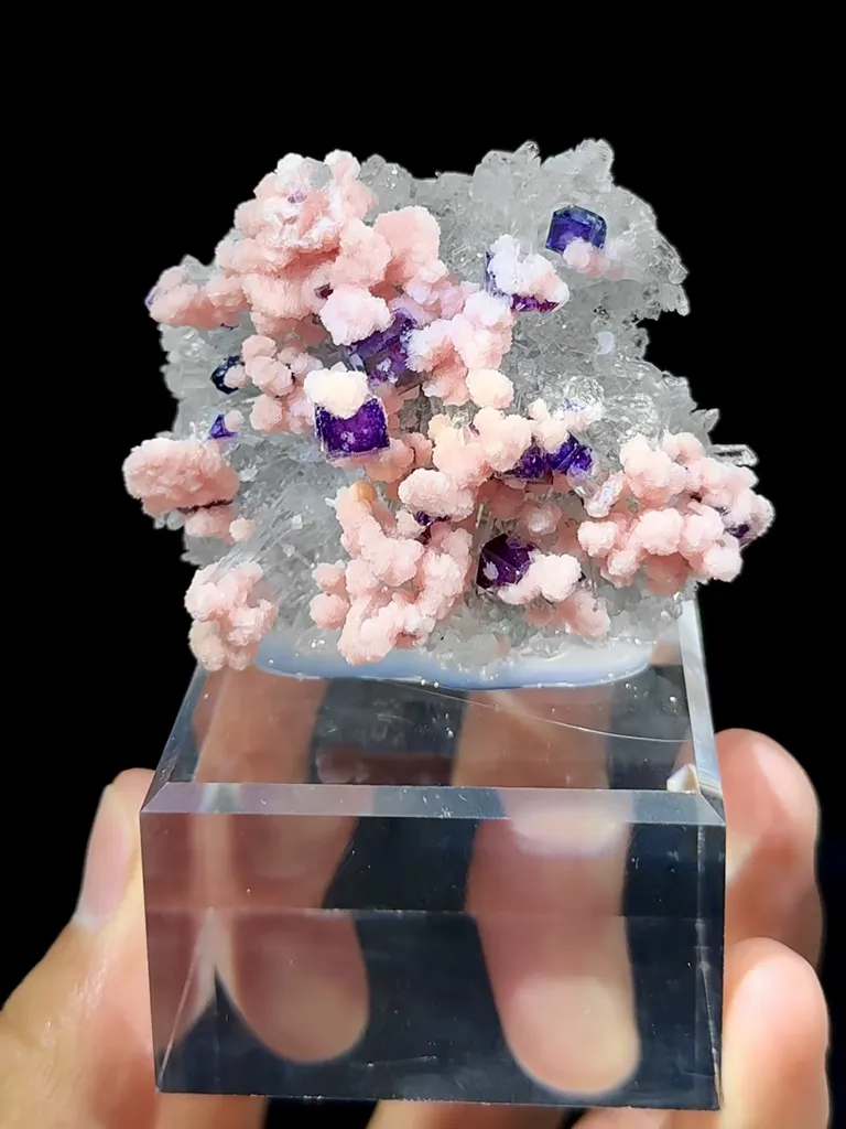 Natural Crystal and Rhodochrosite Coexist comes from Wuzhou,Guangxi 60*20*45MM - image 3