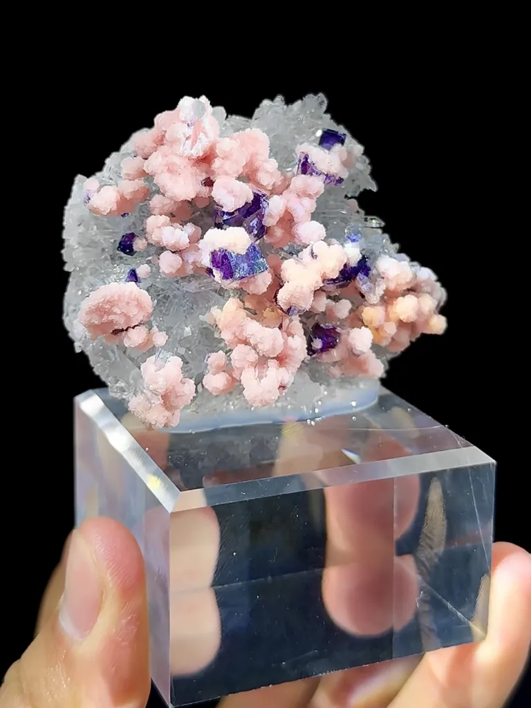 Natural Crystal and Rhodochrosite Coexist comes from Wuzhou,Guangxi 60*20*45MM - image 2
