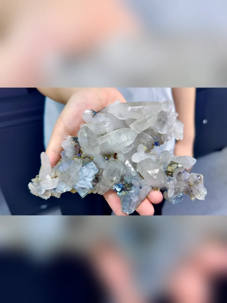 Natural Crystal Clusters and Blue Cubic Fluorite Symbiosis comes from Yaogangxian,Hunan 180*115*45MM - image 2