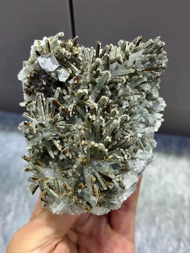 Natural Crystal Clusters and Cubic Fluorite coexist comes from Shizhuyuan,Chenzhou 100*90*50MM - image 5