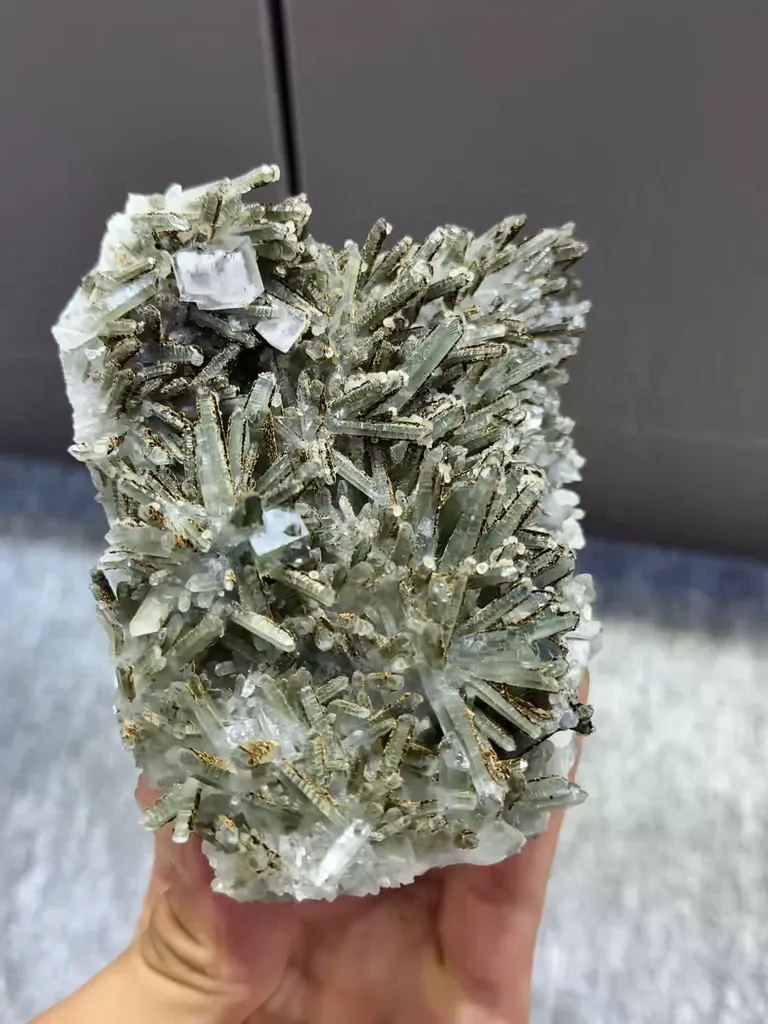 Natural Crystal Clusters and Cubic Fluorite coexist comes from Shizhuyuan,Chenzhou 100*90*50MM - image 2