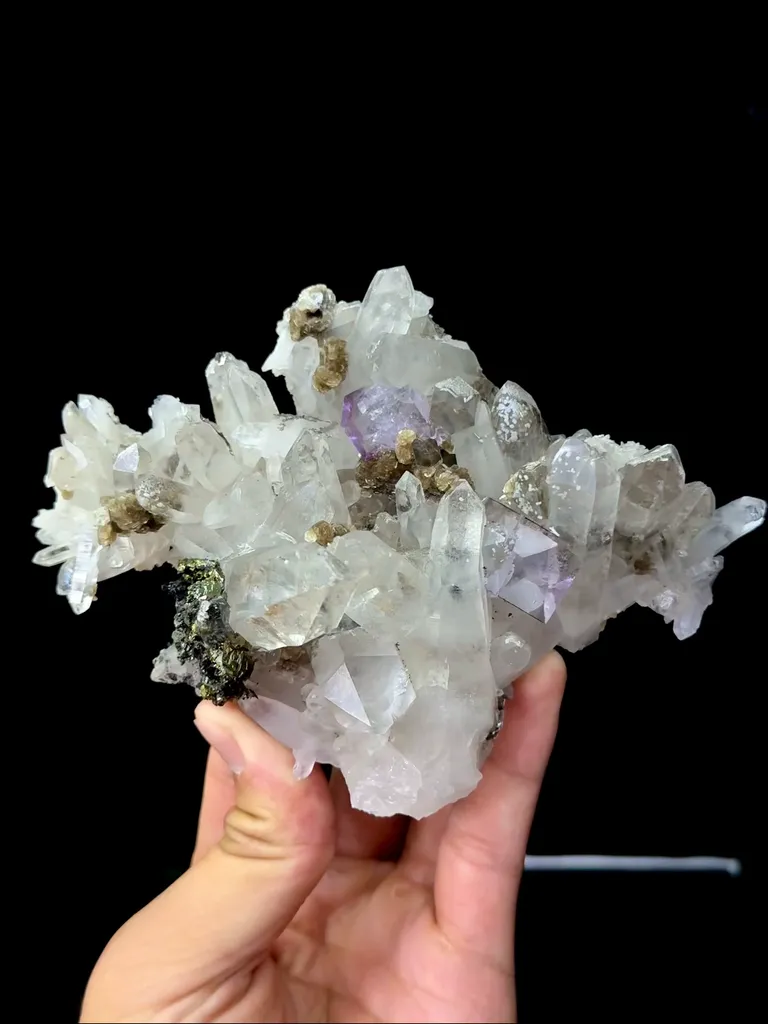 Natural Crystal Clusters and Fluorite Coexist comes from Yaogangxian,Hunan 140*105*35MM image