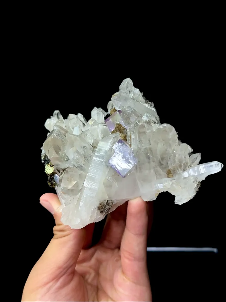 Natural Crystal Clusters and Fluorite Coexist comes from Yaogangxian,Hunan 140*105*35MM - image 3