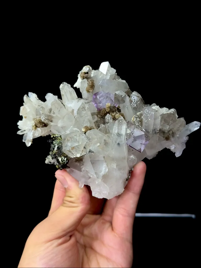 Natural Crystal Clusters and Fluorite Coexist comes from Yaogangxian,Hunan 140*105*35MM - image 5