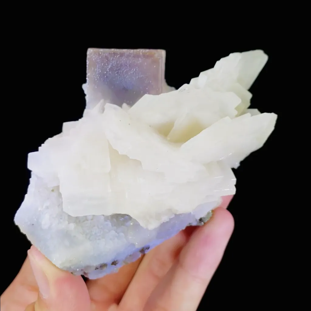 Natural Cubic Fluorite and Calcite Symbiosis comes from Yaogangxian,Hunan 85*40*70MM image