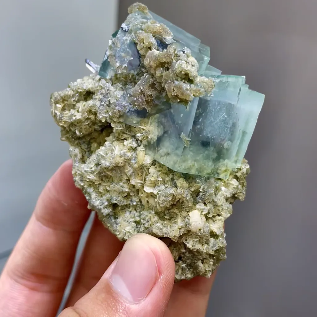 Natural Cubic Fluorite and Mica Symbiosis comes from Yaogangxian,China 45*70*30MM - image 2