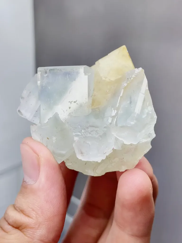 Natural Cubic Fluorite and Scheelite coexist comes from Xianghualing,Hunan 50*35*45MM image