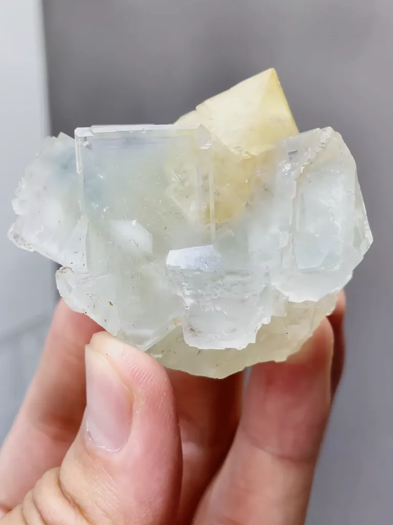 Natural Cubic Fluorite and Scheelite coexist comes from Xianghualing,Hunan 50*35*45MM - image 3