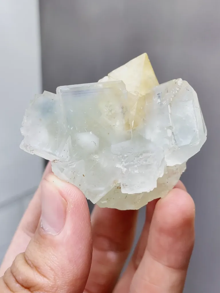 Natural Cubic Fluorite and Scheelite coexist comes from Xianghualing,Hunan 50*35*45MM - image 2
