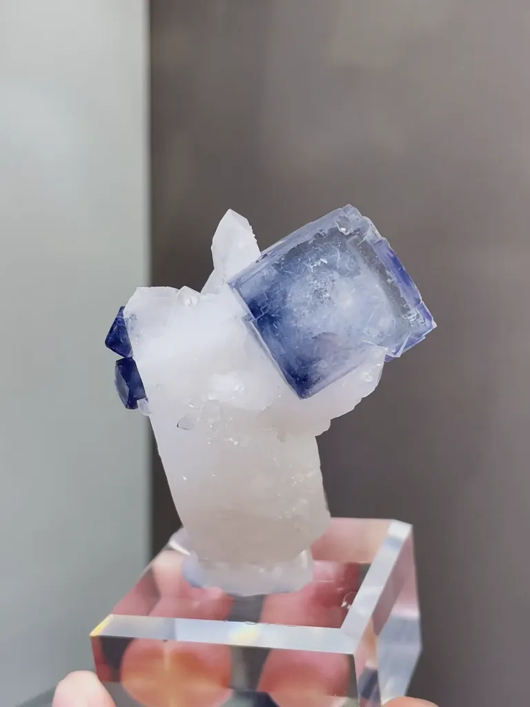 Natural Cubic Fluorite coexists with Jamstenite and Quartz comes from Yaogangxian,Hunan 45*20*55MM - image 4