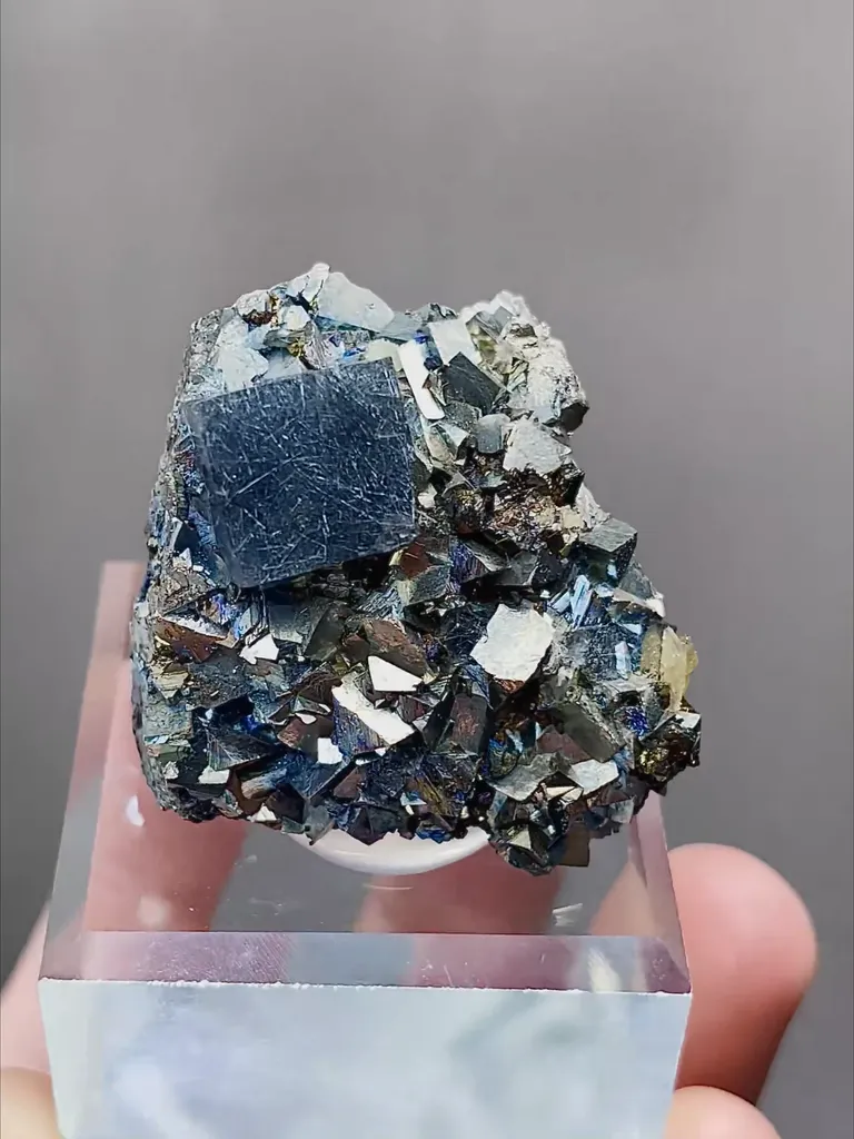Natural Cubic Fluorite coexists with Jamstenite and Toxic Sand comes from Yaogangxian,Hunan 35*25*25MM - image 2