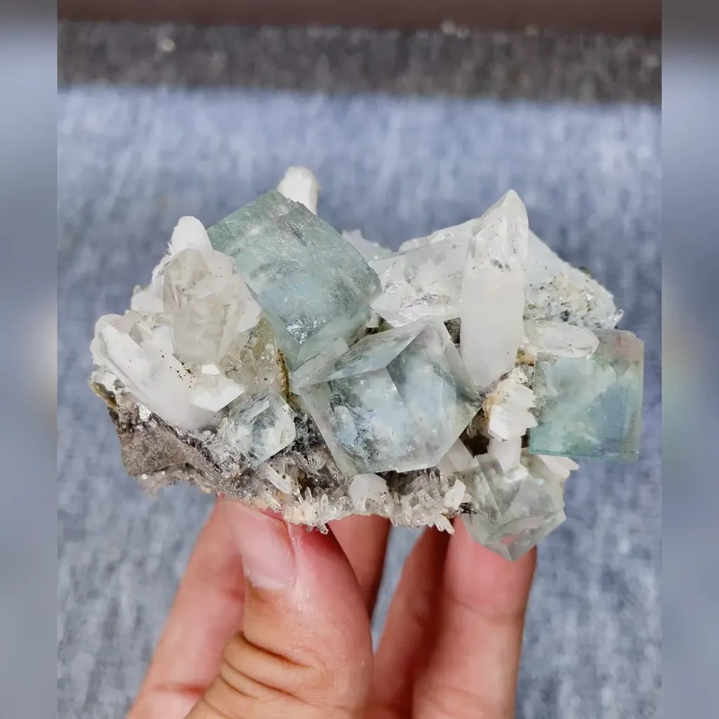 Natural Cubic Fluorite with Quartz and Calcite Symbiosis comes from Yaogangxian,Hunan 75*50*50MM image