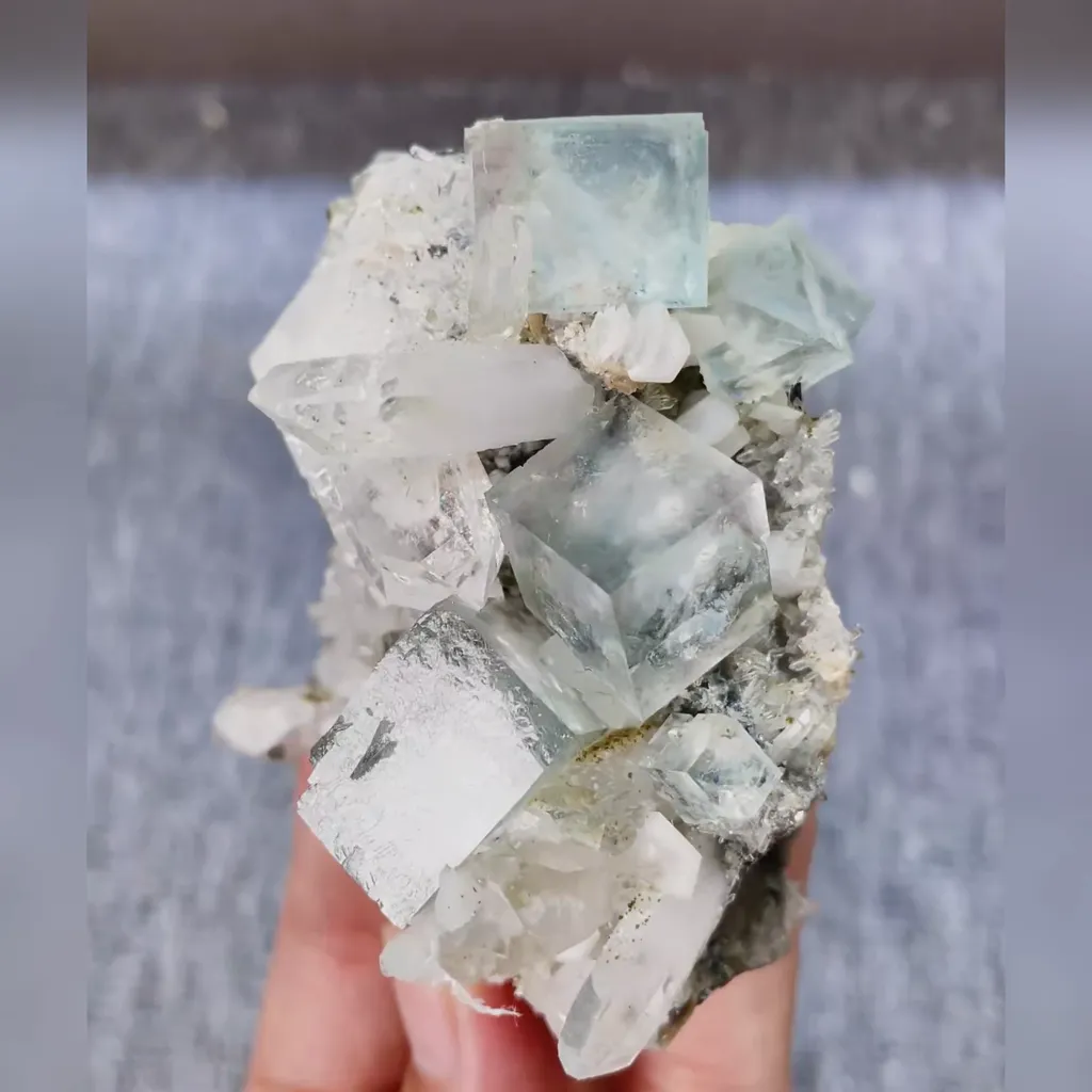 Natural Cubic Fluorite with Quartz and Calcite Symbiosis comes from Yaogangxian,Hunan 75*50*50MM - image 2