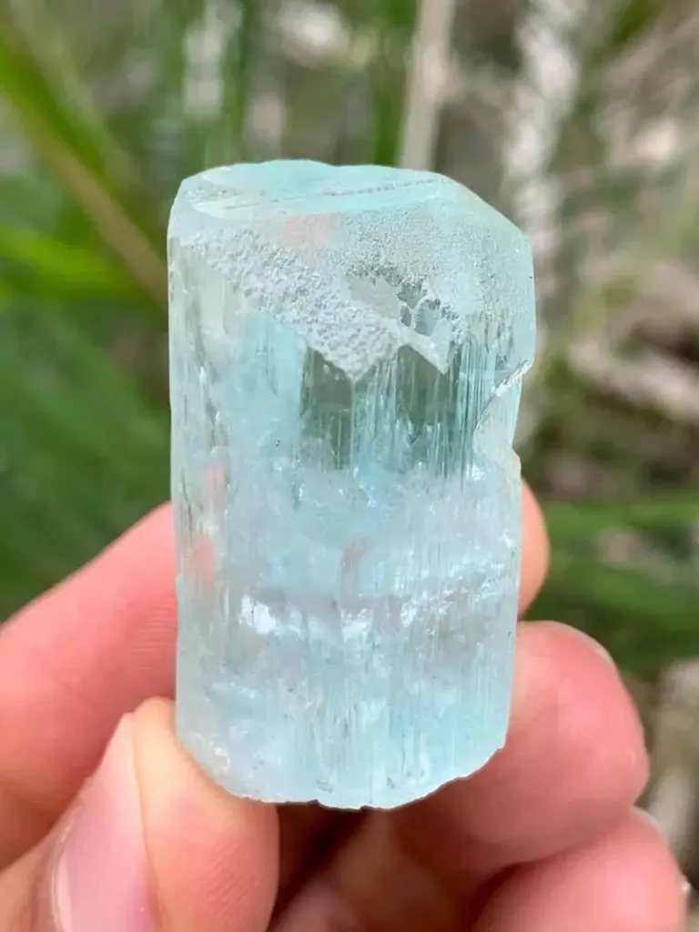 Natural DIamond Cut Blue Aquamarine Crystal from Pakistan - image 3