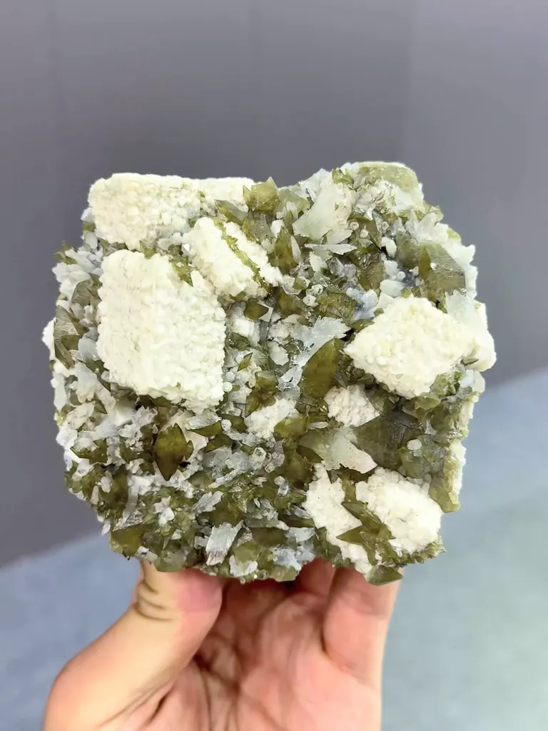 Natural Dolomite and Bicolor Calcite coexist comes from Anhui,Hunan 105*45*95MM - image 2