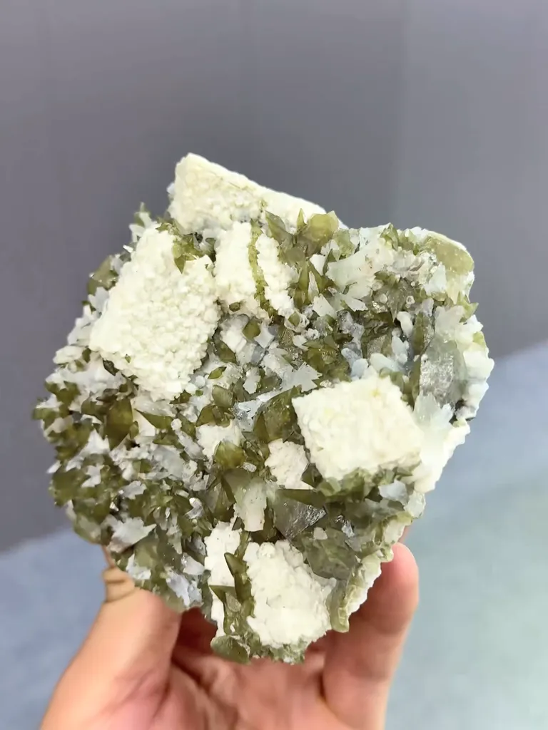 Natural Dolomite and Bicolor Calcite coexist comes from Anhui,Hunan 105*45*95MM - image 3