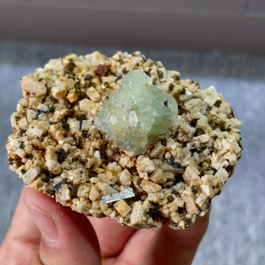 Natural Dolomite and Green Fluorite Symbiosis comes from Xianghualing,Hunan 65*55*35MM - image 3