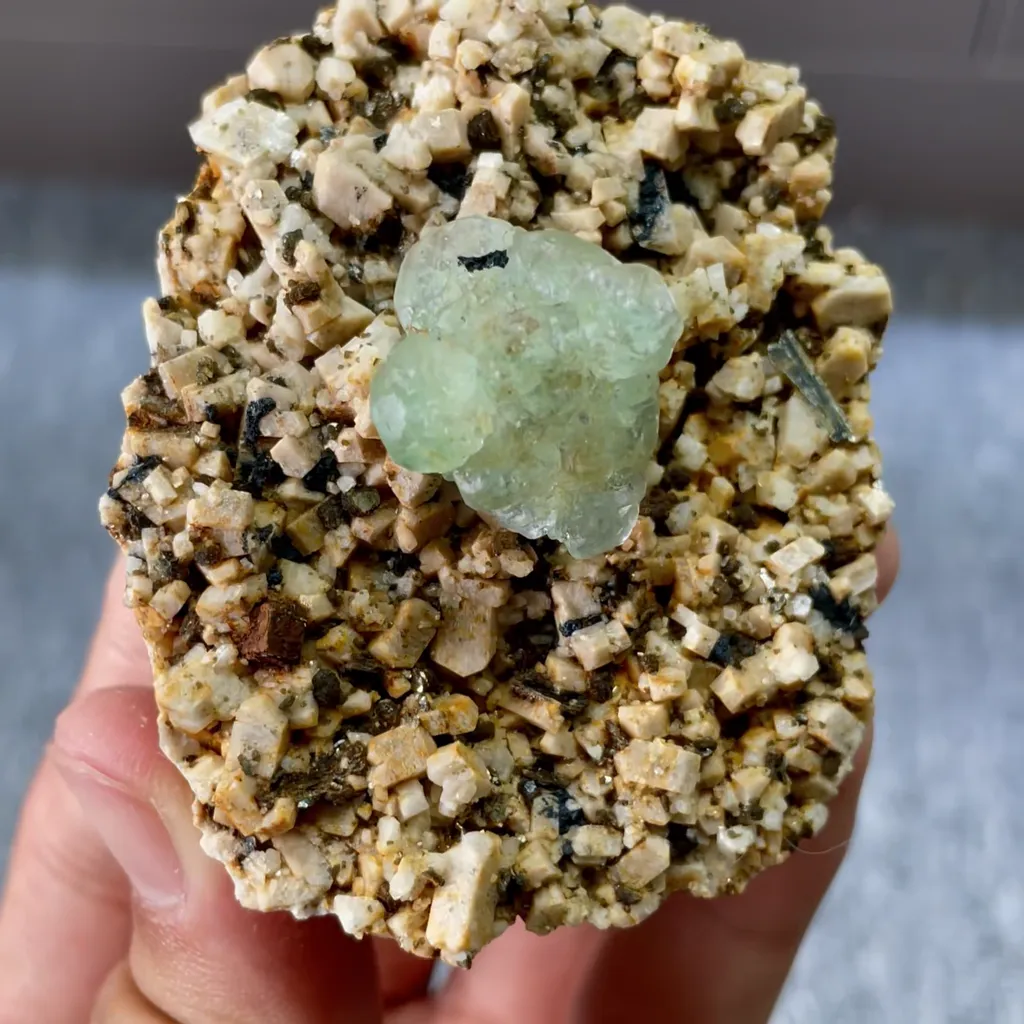 Natural Dolomite and Green Fluorite Symbiosis comes from Xianghualing,Hunan 65*55*35MM - image 2