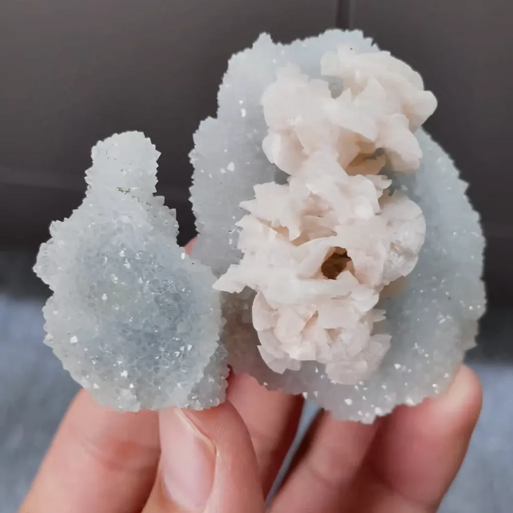 Natural Dolomite and Quartz Symbiosis comes from Yaogangxian,Hunan 70*55*25MM image