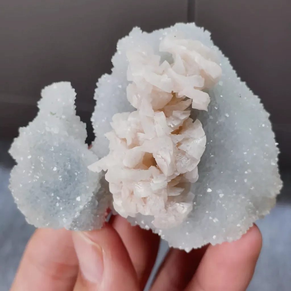 Natural Dolomite and Quartz Symbiosis comes from Yaogangxian,Hunan 70*55*25MM - image 2