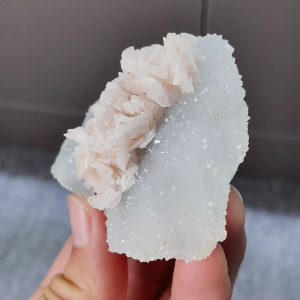 Natural Dolomite and Quartz Symbiosis comes from Yaogangxian,Hunan 70*55*25MM - image 4