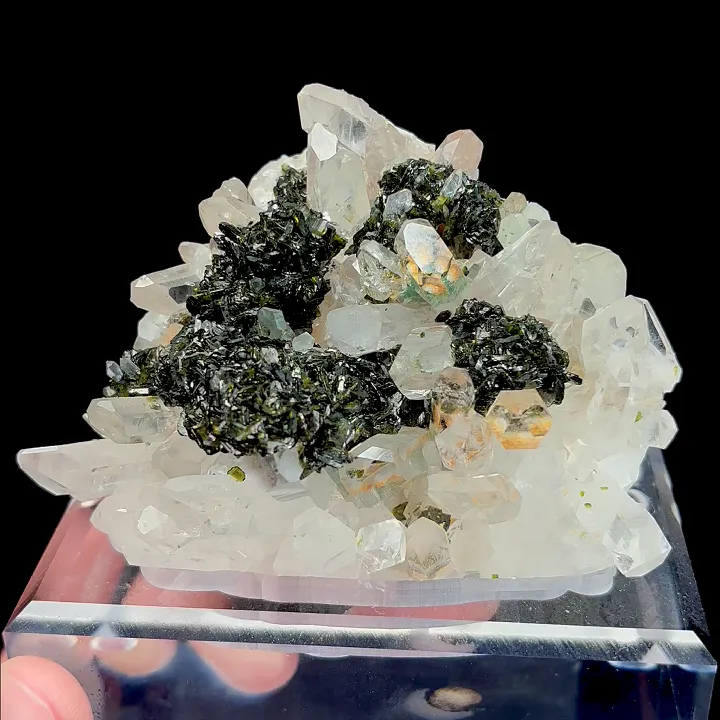 Natural Epidote and Clear Quartz Cluster, Mineral Specimen:Meigu,Sichuan (95*75*40MM) - image 4
