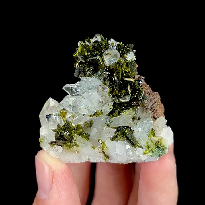Natural Epidote and Quartz, Mineral Specimen:Sichuan,China (45*35*35MM) image