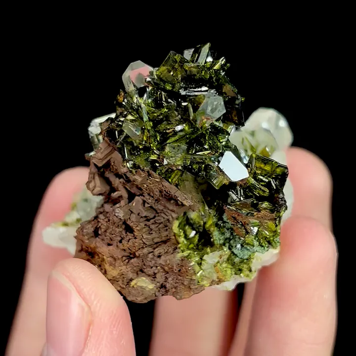 Natural Epidote and Quartz, Mineral Specimen:Sichuan,China (45*35*35MM) - image 3