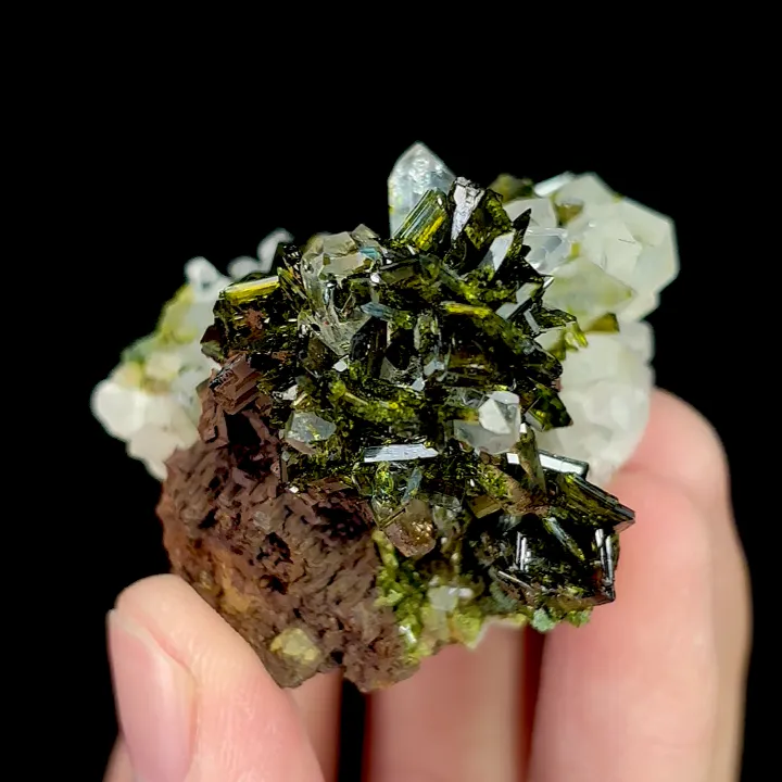 Natural Epidote and Quartz, Mineral Specimen:Sichuan,China (45*35*35MM) - image 4