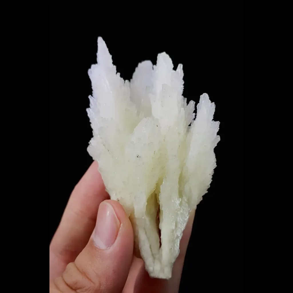 Natural Feather Calcite comes from Fujian,China 35*35*90MM - image 4
