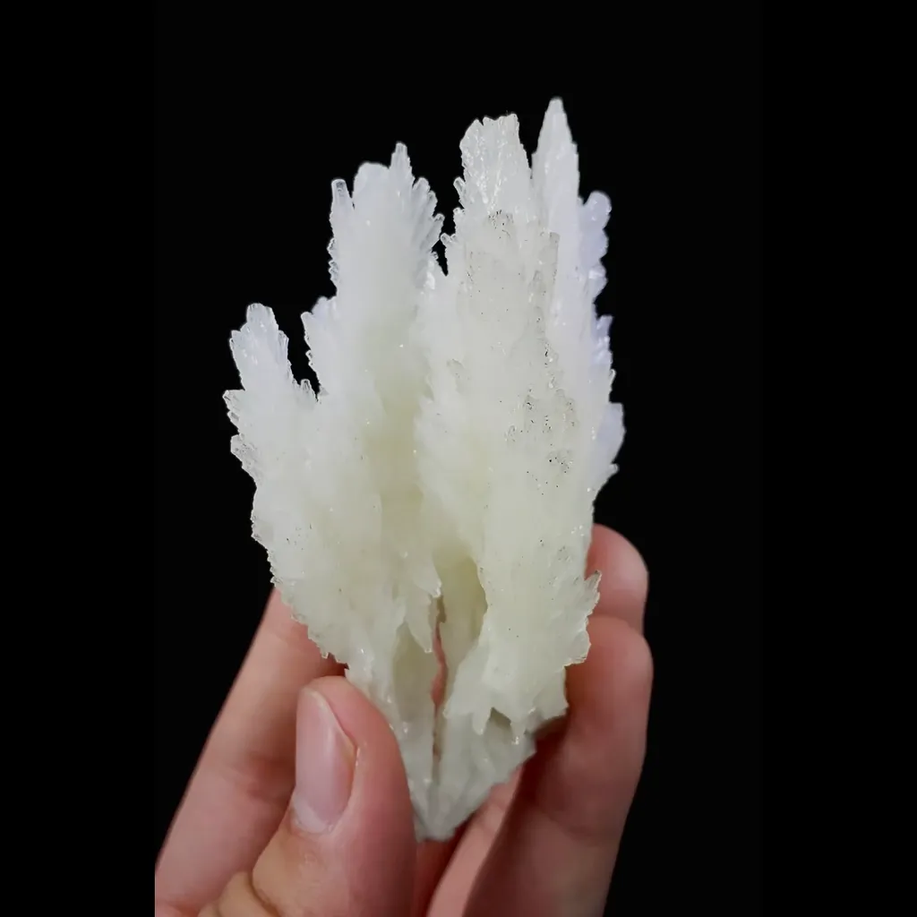 Natural Feather Calcite comes from Fujian,China 35*35*90MM - image 2