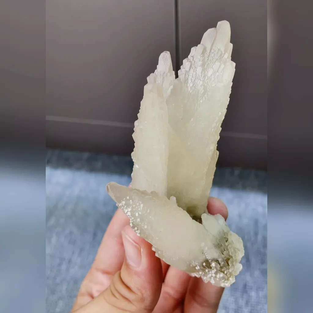 Natural Feather Calcite comes from Fujian,China 65*95*50MM image