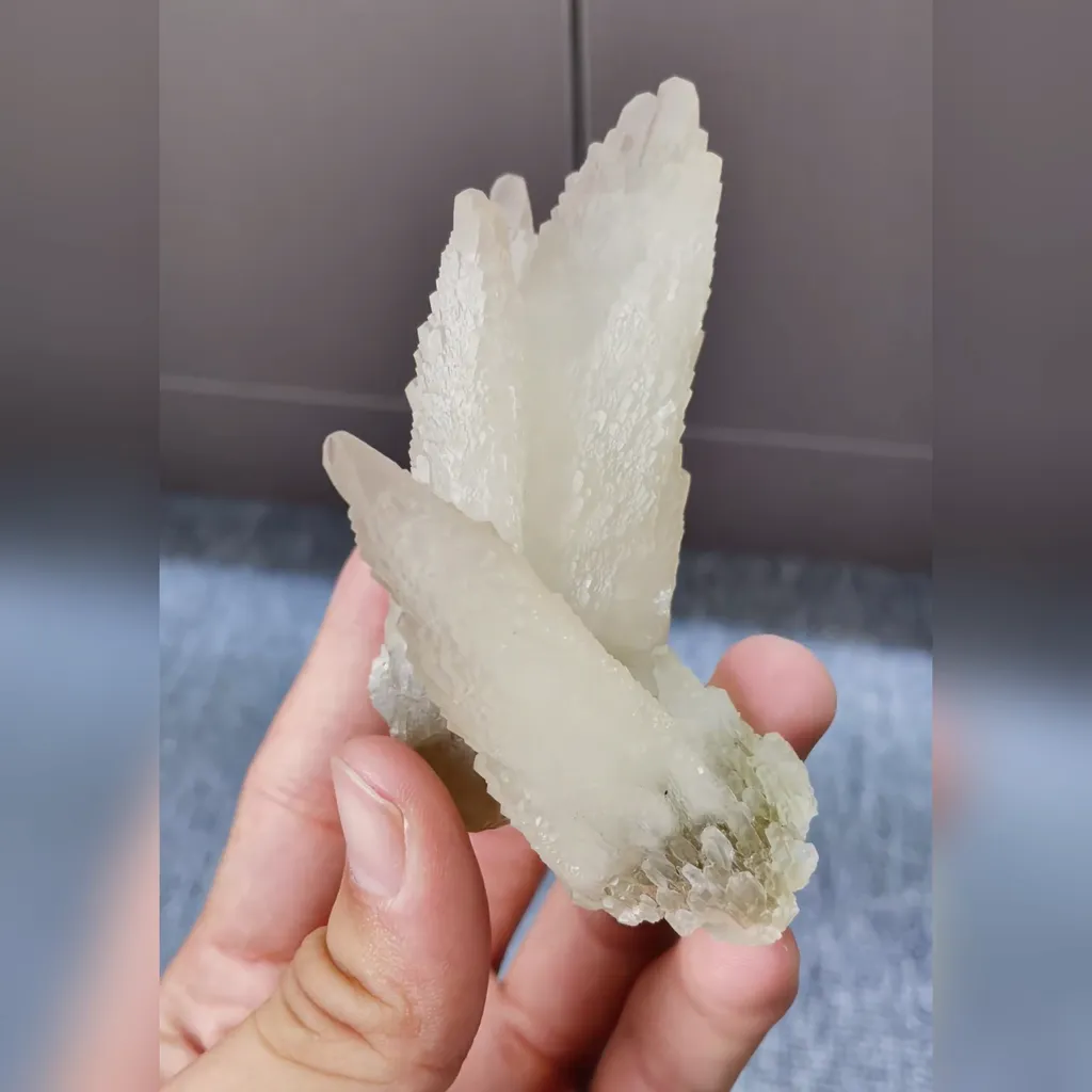 Natural Feather Calcite comes from Fujian,China 65*95*50MM - image 3