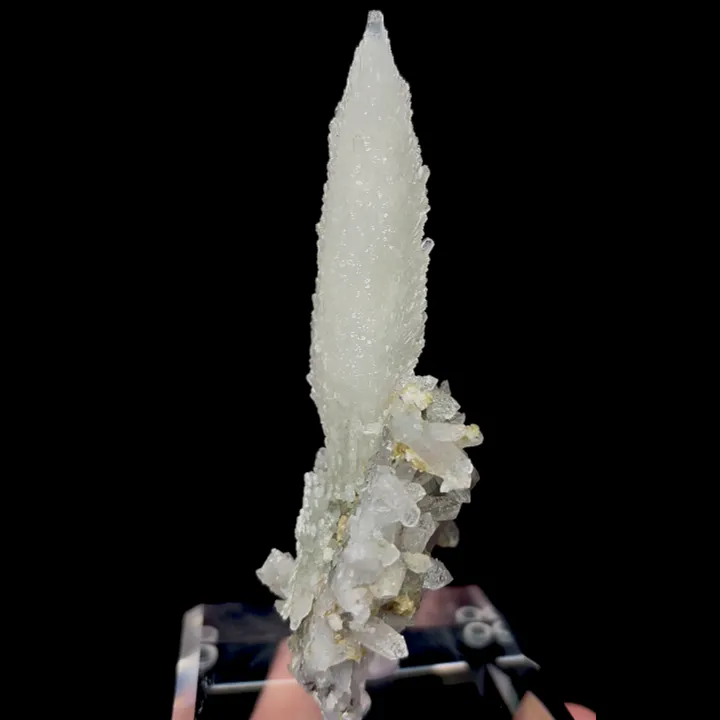Natural Feather Calcite, Mineral Specimen:Fujian,China (65*30*100MM) image