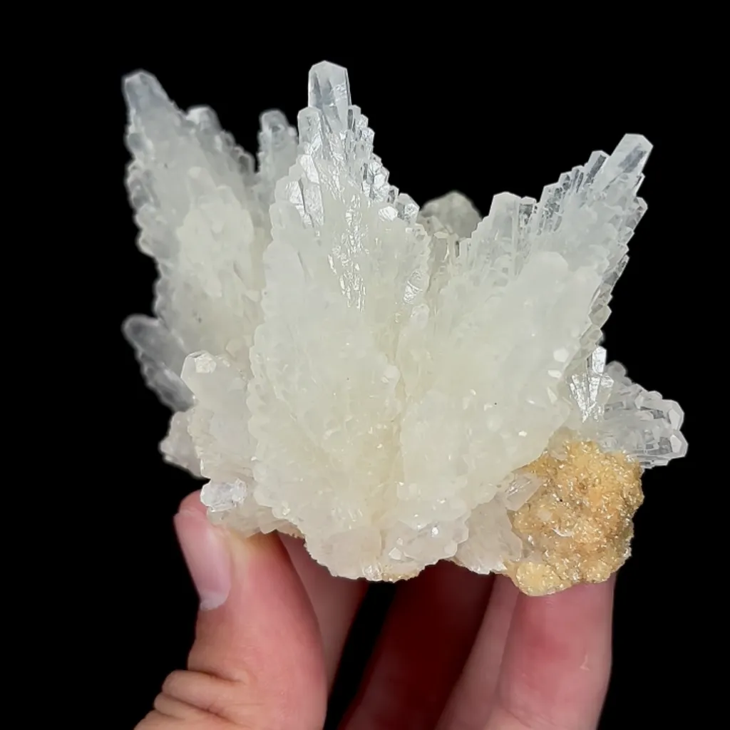 Natural Feather Calcite, Mineral Specimen:Fujian,China (90*65*75MM) image