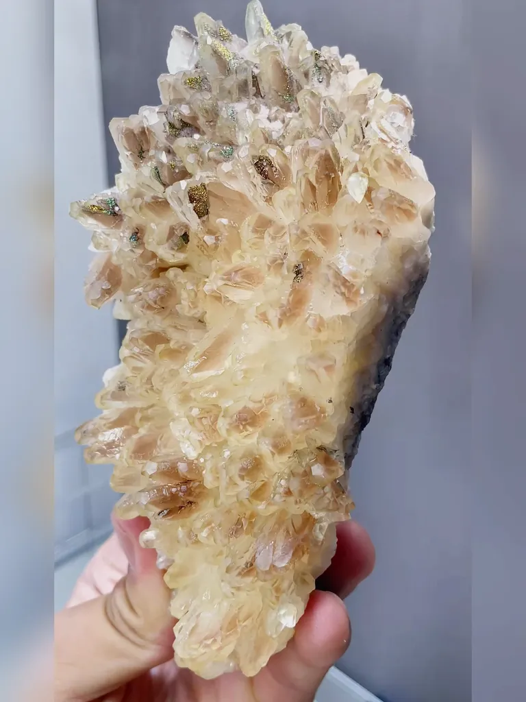Natural Feather Fluorite comes from Anhui,China 65*55*145MM - image 2
